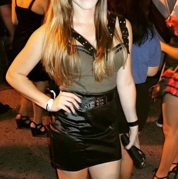 Halloween costume - Picture 2 of 2